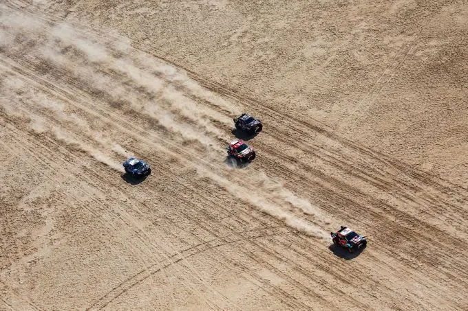 Red Bull Dakar 2025 twaalfde etappe 17 januari 2025 Foto 10 Seth_Quintero_and_Dennis_Zenz_on_their_Toyota_GR_DKR_Hilux_of_the_Toyota_Gazoo_Racing_racing
