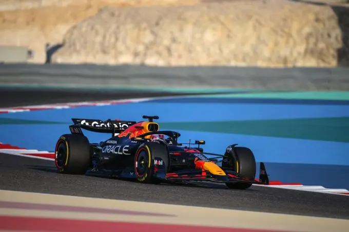 Oracle Red Bull Racing Bahrain International Circuit Max Verstappen Liam Lawson test- en filmdag RB21 Foto 12