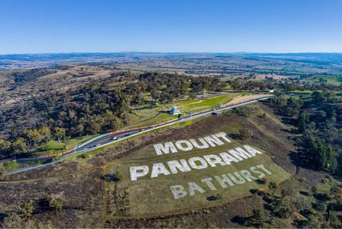 Bathurst 12 Hours 1 - 2 overwinning BMW en Team WRT Foto 13 Mount Panorama