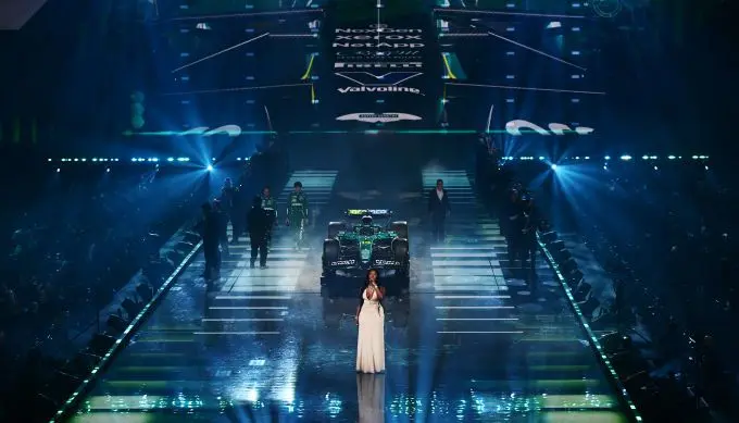 Aston Martin Aramco Formula One™ Team 2025-livery F1 75 Live-event O2 Arena Londen Foto 11