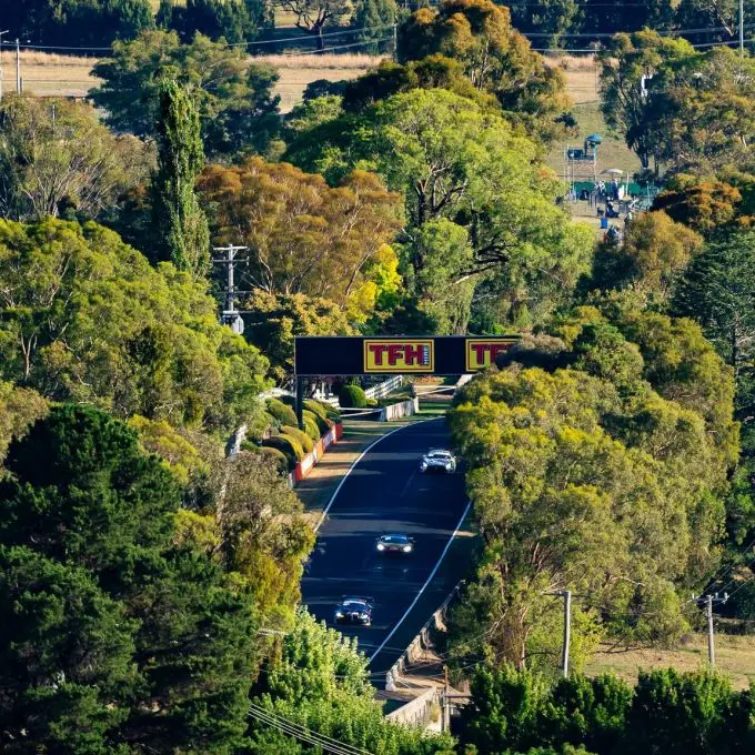 Bathurst 12H 2025 BMW en Team WRT winnaar met Sheldon en Kelvin Vander Linde Foto 6