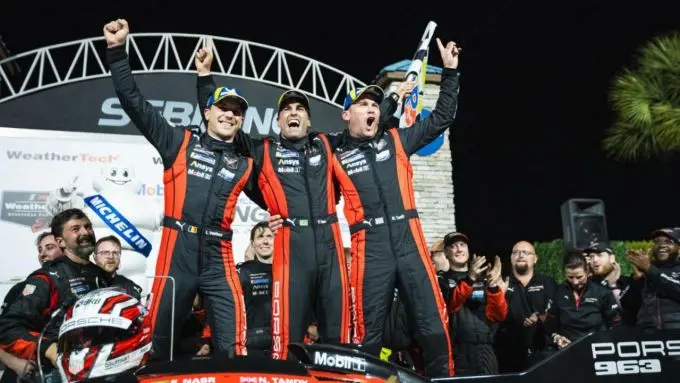 12H Sebring 2025 Nr7 Porsche 963 winnaar met Felipe Nasr, Nick Tandy en Laurens Vanthoor Foto 2