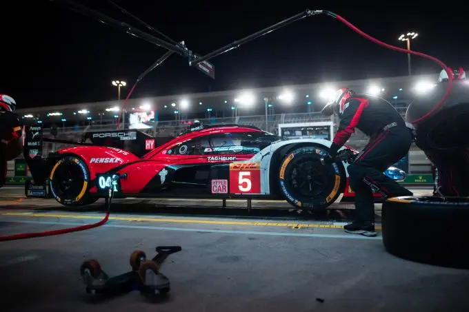 FIA World Endurance Championship Lusail International Circuit Qatar 1812km Porsche Penske Motorsport Manthey Foto 5