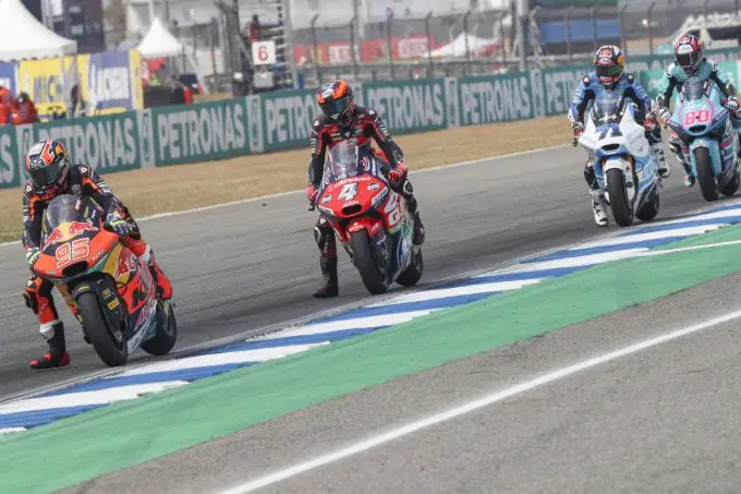 Collin Veijer en zijn Red Bull KTM Ajo Moto2 Team