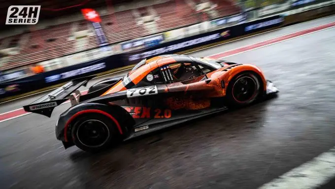 Michelin 24H SERIES European Series Spa-Francorchamps paasweekend van 19 en 20 april 2025 Foto 3 pitstraat