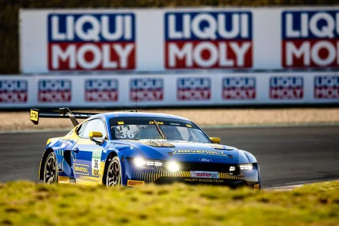 DTM test- en mediadag 2025 Oschersleben Foto 4 #36 Arjun Maini (IND) HRT Ford Performance Ford Mustang GT3