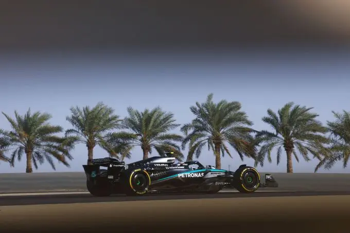 GP Bahrein F1 Mercedes gridstraf Foto 4