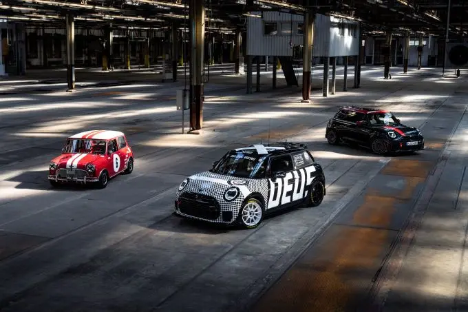 53e 24-uursrace op de Nürburgring #317 MINI John Cooper Works Pro MINI x DEUS Foto 4
