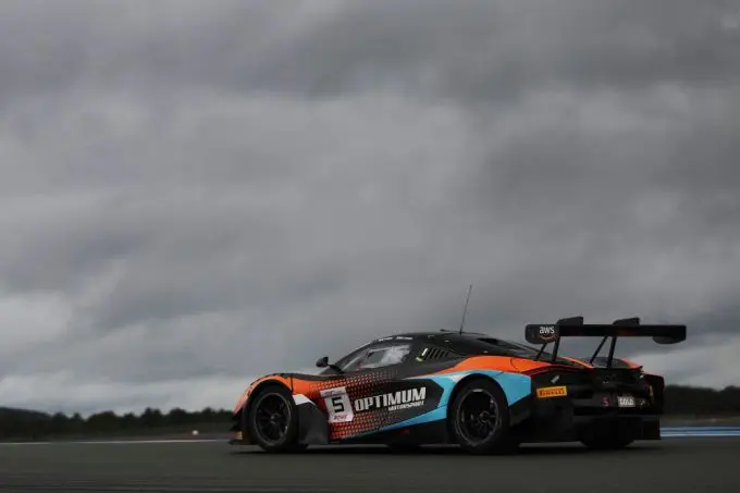 GT World Challenge Europe 2025 powered by AWS #5 Optimum Motorsport McLaren Gold Cup-klasse Mikey Porter, Largim Ali en James Allen Foto 5