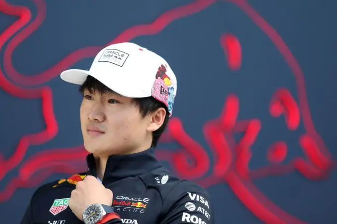Max Verstappen Yuki Tsunoda Red Bull RB21 F1-weekend GP Japan 2025