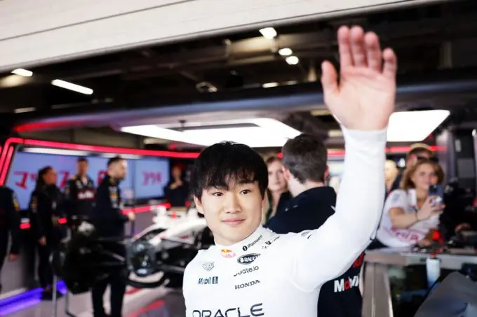 Max Verstappen Yuki Tsunoda Red Bull RB21 F1-weekend GP Japan 2025