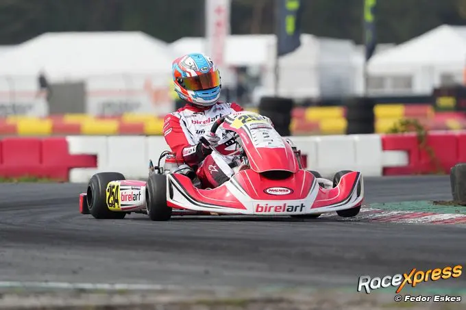 Karttalent Tommie van der Struijs meteen naar podium in NK KZ2