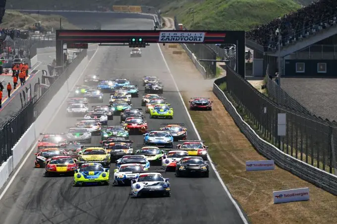 GT World Challenge Sprint Cup CM.com Circuit Zandvoort Foto 3