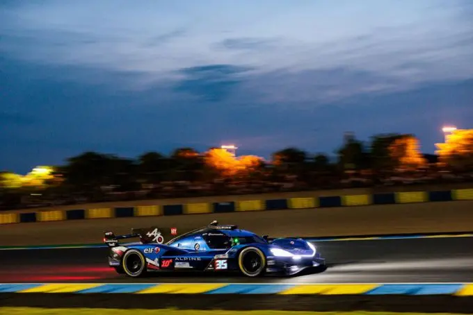 24H Le Mans 2025 Alpine Endurance Team Alpine A424 Foto 13