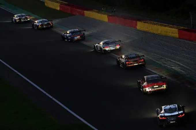 CrowdStrike 24 Hours of Spa 2025 nacht achterzijde
