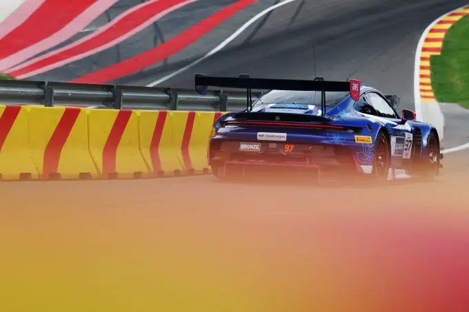 Nr97 Au(Bronze)/Rump(Silver)/Schuring(Gold)/Hartog(Silver) Rutronik Racing  Bronze Porsche 911 GT3 R (992) Bron foto: GT-World-Challenge-Europe/press-members-gallery