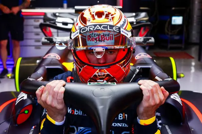 GP Oostenrijk 2025 F1 Red Bull Ring Foto 12 Max voorbij aan oranje legioen