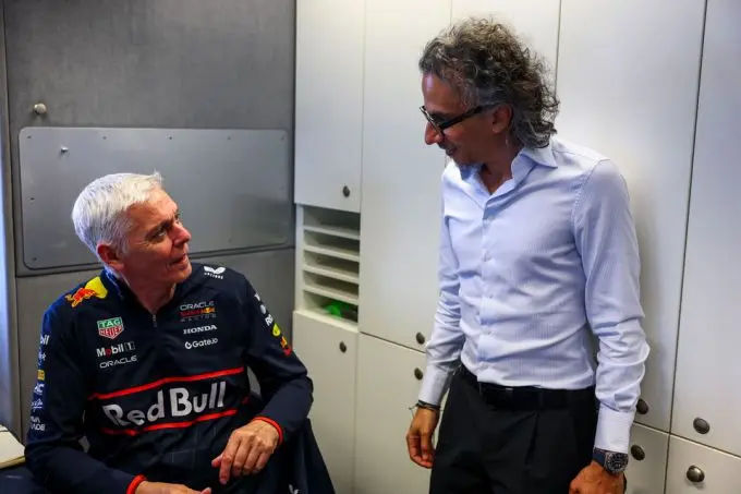 Max Verstappen en Laurent Mekies Red Bull Racing @ F1 Spa-Francorchamps 2025 Foto 12