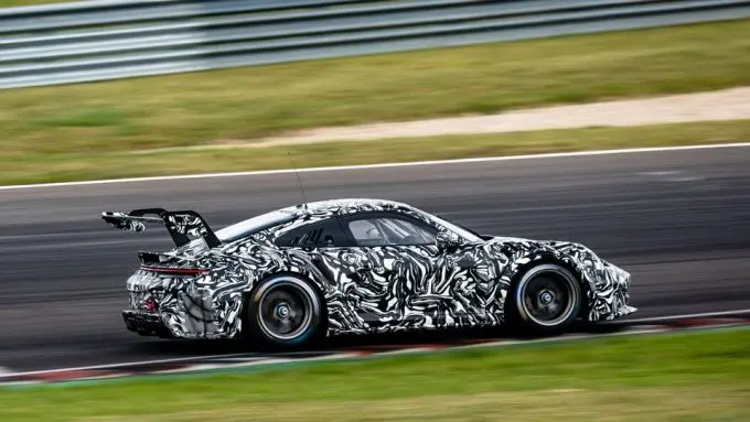 De nieuwe Porsche 911 Cup gespot in zijn camouflage livery Foto 14