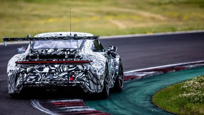 De nieuwe Porsche 911 Cup gespot in zijn camouflage livery Foto 15
