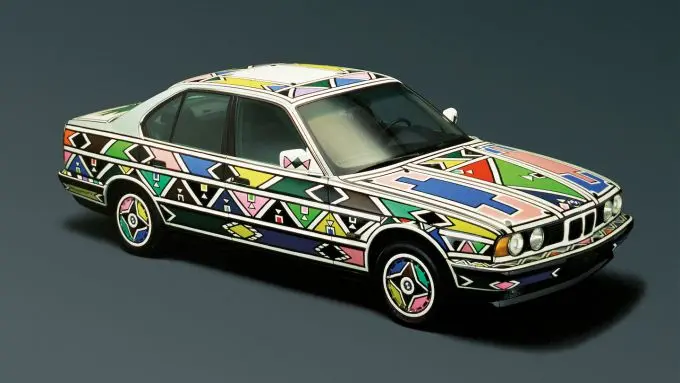 Fine Art on Wheels BMW Art Cars tentoonstelling Louwman Museum #12 Esther Mahlangu BMW 525i 1991