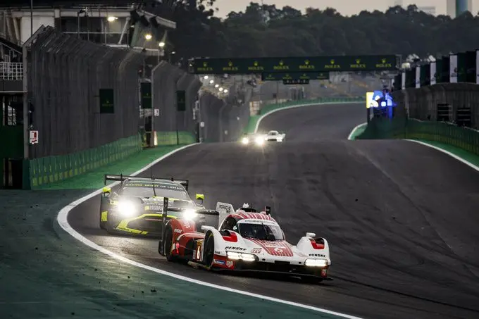 Barrichello ACHTER pORSCHE