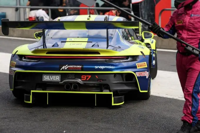 2025 GT World Challenge Europe powered by AWS - Sprint Cup in Magny-Cours Foto 11
