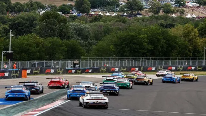 Porsche Mobil 1 Supercup Zandvoort 29-31 augustus 2025 Foto 29 sfeer achterzijde