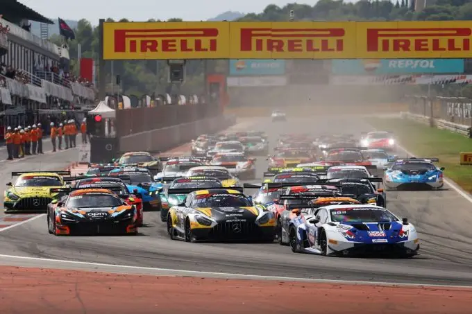 GT World Challenge powered by AWS Sprint Cup 2025 Valencia Foto 2
