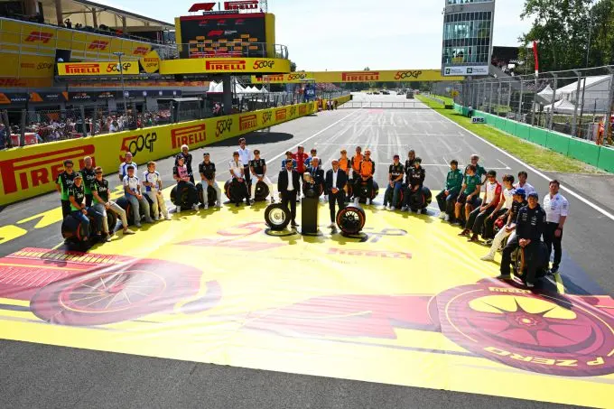 Max Verstappen F1 Red Bull wint GP Italie 2025 Foto 5 Viering Pirelli 500e Grand Prix bron Pirelli.media