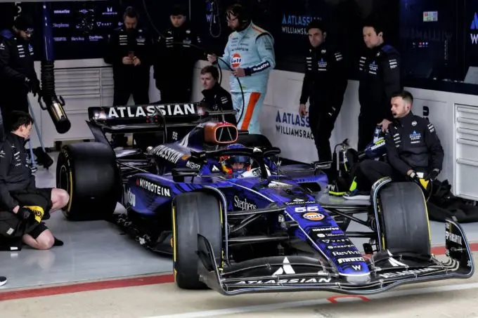 Carlos Sainz F1 Williams Foto 3 pits