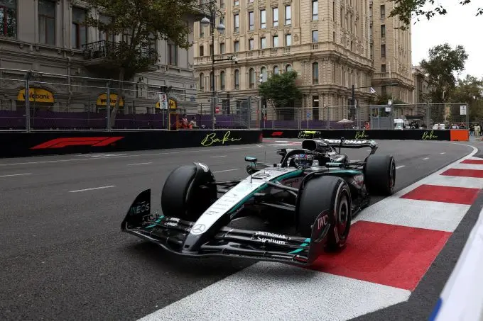 Mercedes versus Ferrari in GP van Azerbeidzjan – Bakoe Foto 6