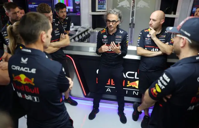 Laurent Mekies en crew F1 Red Bull
