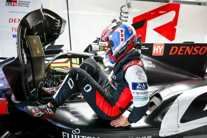 FIA Wereld Endurance Kampioenschap (WEC) 6 Uur van Fuji #7 Toyota GR010 HYBRID Nyck de Vries Foto 2