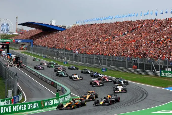 Start GP Nederland 2025 @ Tarzanbocht Circuit Zandvoort