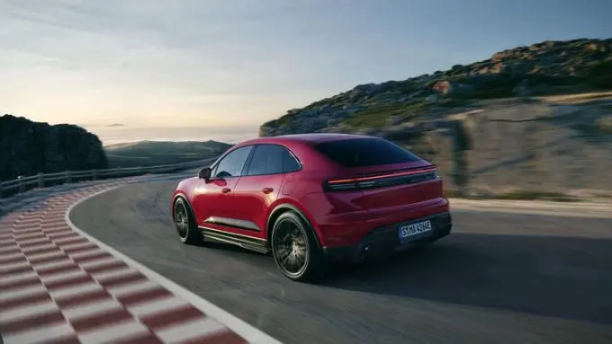 De volledig elektrische Porsche Macan GTS Foto 2
