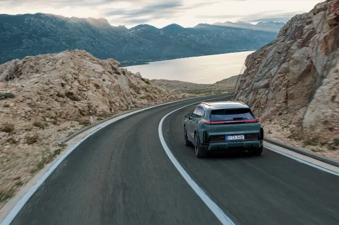 Introductie elektrische Porsche Cayenne bizarre prestaties, hightech snufjes en serieuze luxe Foto Porsche Newsroom Foto 7