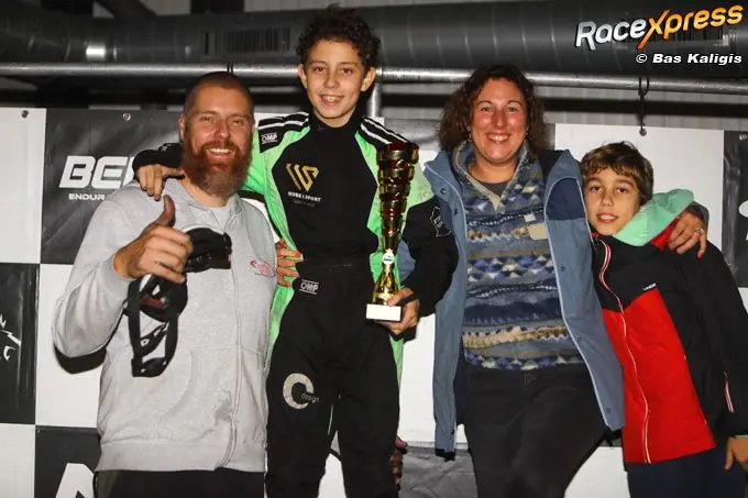 Karttalent Warre Crets grijpt in debuutseizoen de titel na spannende finale