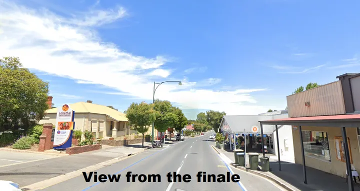 Blick auf die Zielgerade Photo breite gerade Straße&amp;amp;amp;lt;br&amp;amp;amp;gt;