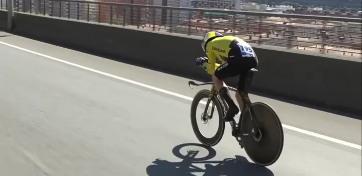 Steven Kruijswijk mit hohem Tempo in Bilbao