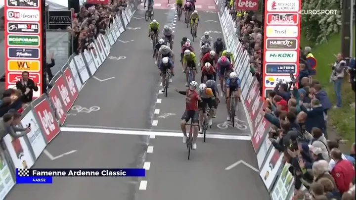 Arnaud De Lie jubelt über den Sieg bei der Lotto Famenne Ardenne Classic