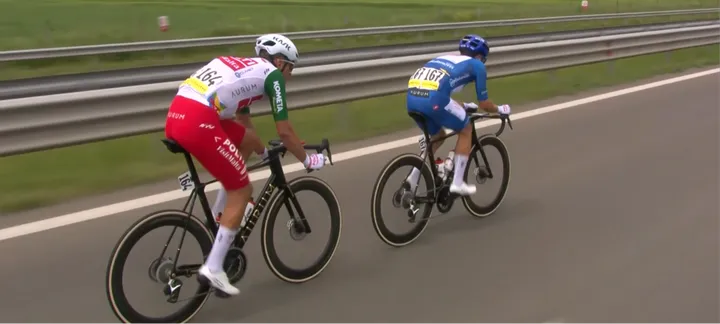 5 Stunden in der Flucht und bereits 194 km an der Spitze für Diego Pablo Sevilla und Mirco Maestri.