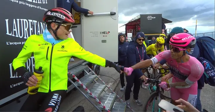 Jonas Vingegaard und Afonso Eulálio nach der 7. Etappe des Giro d’Italia 2026