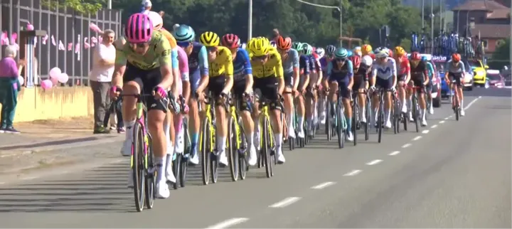EF Education-EasyPost und NSN Pro Cycling Team ziehen im Peloton