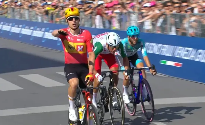 Fredrik Dversnes gewinnt den Dreiersprint in Mailand und beschert Uno-X Mobility den ersten Etappensieg beim Giro d'Italia 2026