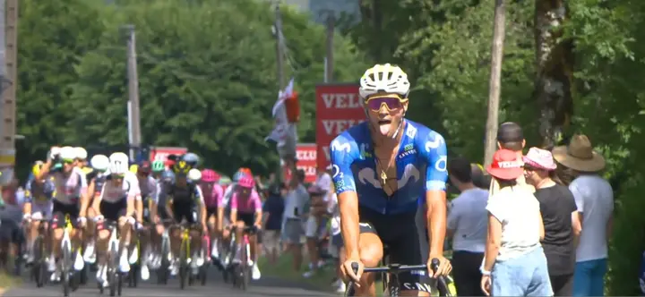 Javier Romo ging in die Fluchtgruppe des Tages, attackierte und fuhr solo voraus, wurde aber schließlich von einem von UAE Team Emirates geführten Peloton gestellt. Am Ende erhielt er nicht die Auszeichnung für den kämpferischsten Fahrer