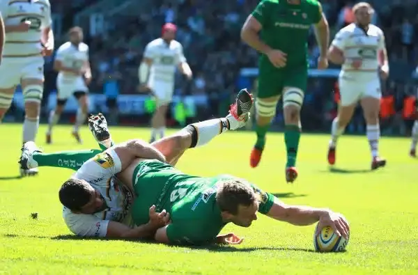READING, ENGLAND - MAY 16: Andrew Fenby of London Irish scores a try during the Aviva Premiership match between London Irish and London Wasps at Madejski Stadium on May 16, 2015 in Reading, England. (Photo by Warren Little/Getty Images)