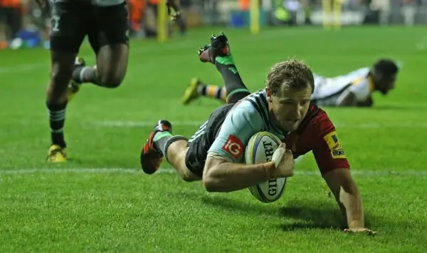 LONDON, ENGLAND - OCTOBER 16: Nick Evans of Harlequins dives in to score a try during the Aviva Premiership match between Harlequins and Wasps at Twickenham Stoop on October 16, 2015 in London, England. (Photo by Steve Bardens/Getty Images for Harlequins)