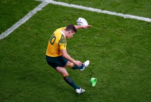 LONDON, ENGLAND - OCTOBER 18: Bernard Foley of Australia kicks at goal during the 2015 Rugby World Cup Quarter Final match between Australia and Scotland at Twickenham Stadium on October 18, 2015 in London, United Kingdom. (Photo by Mike Hewitt/Getty Imag