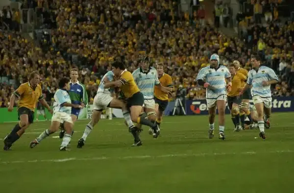 10 OCT 2003 - THE OPENING MATCH OF THE RUGBY WORLD CUP 2003 ( RWC2003 ) AUSTRALIA VS ARGENTINA AT TELSTRA STADIUM IN SYDNEY. AUSTRALIA WON 24-8. (Photo by Patrick Riviere/Getty Images)